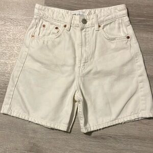 Cute white shorts, perfect for a stroll in the park.